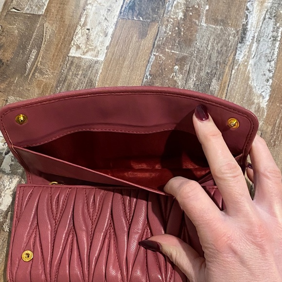 Miu Miu Quilted Matelassé Leather Wallet in Pink with Gold Logo - Picture 7 of 14